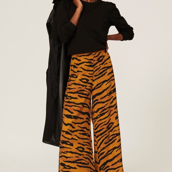 Black Puff Sleeve Sweater - Picture 4 of 4